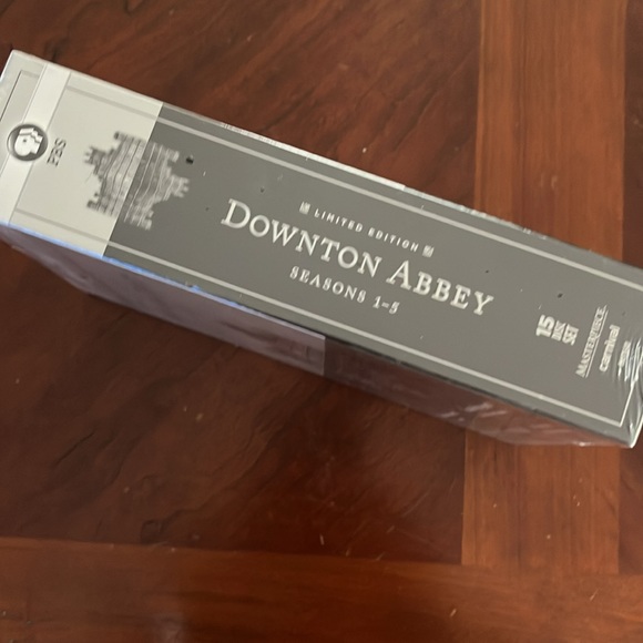 DOWNTON ABBEY Limited Edition DVD Set SEASONS 1-5 Brand New Sealed - Picture 4 of 5